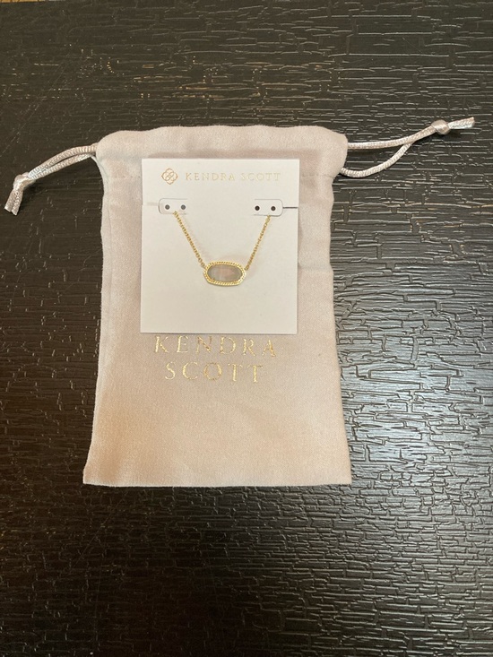 Kendra Scott Elisa Gold Pendant Necklace - Picture 3 of 8